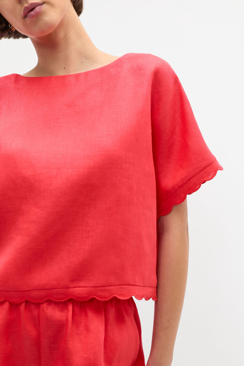 Linen Wave Scallop Boxy Tee  Electric Crimson