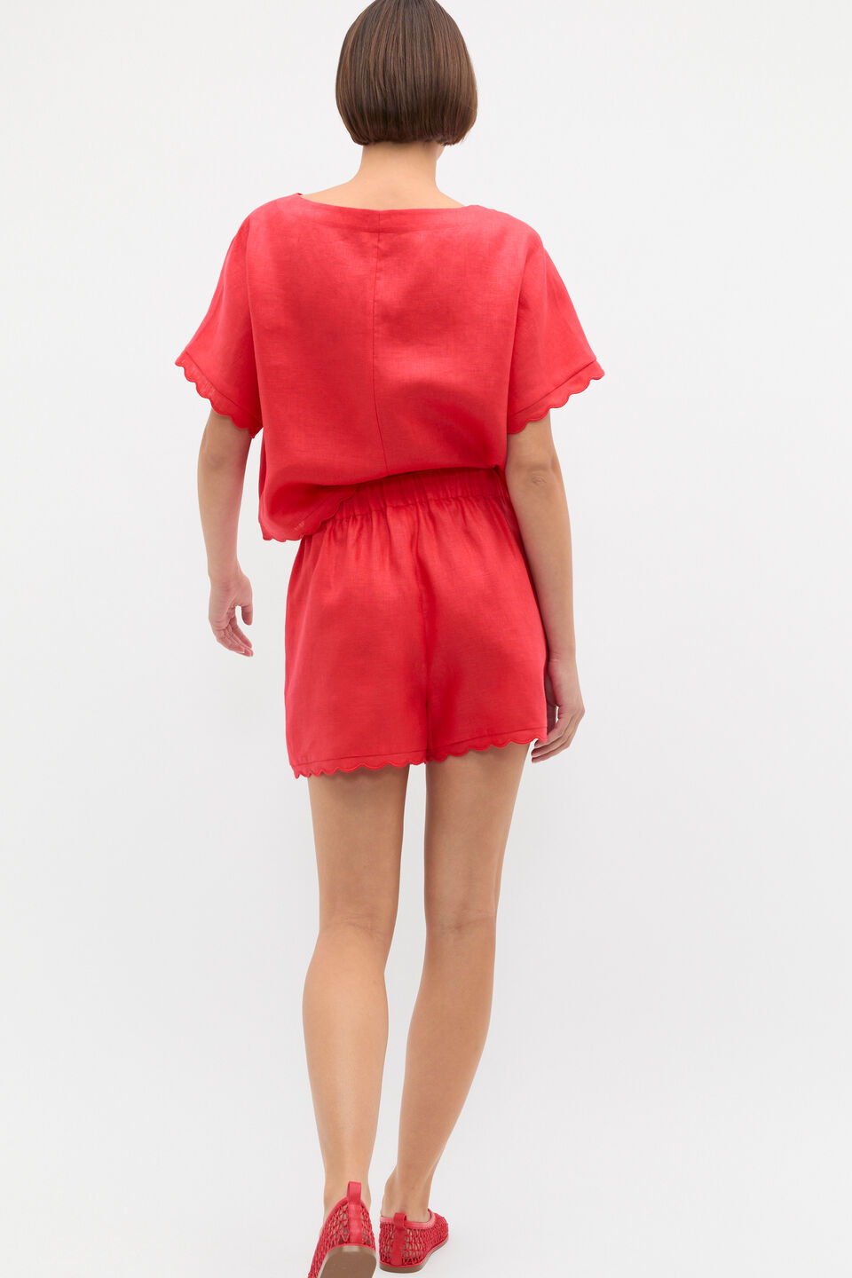 Linen Wave Scallop Short  Electric Crimson