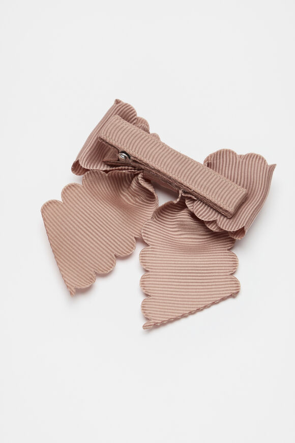 Heritage Scallop Bow Duck Clip  Chocolate Shake  hi-res