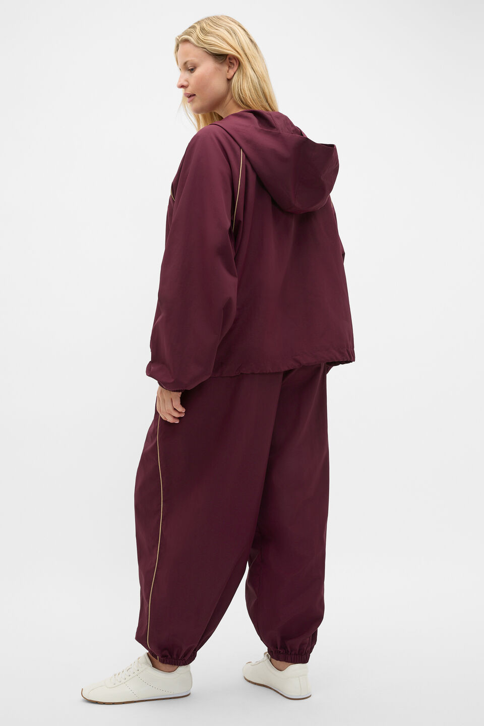 MD Parachute Spray Jacket  Plum Red