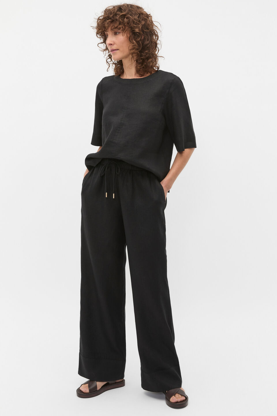 Core Linen Tee  Black