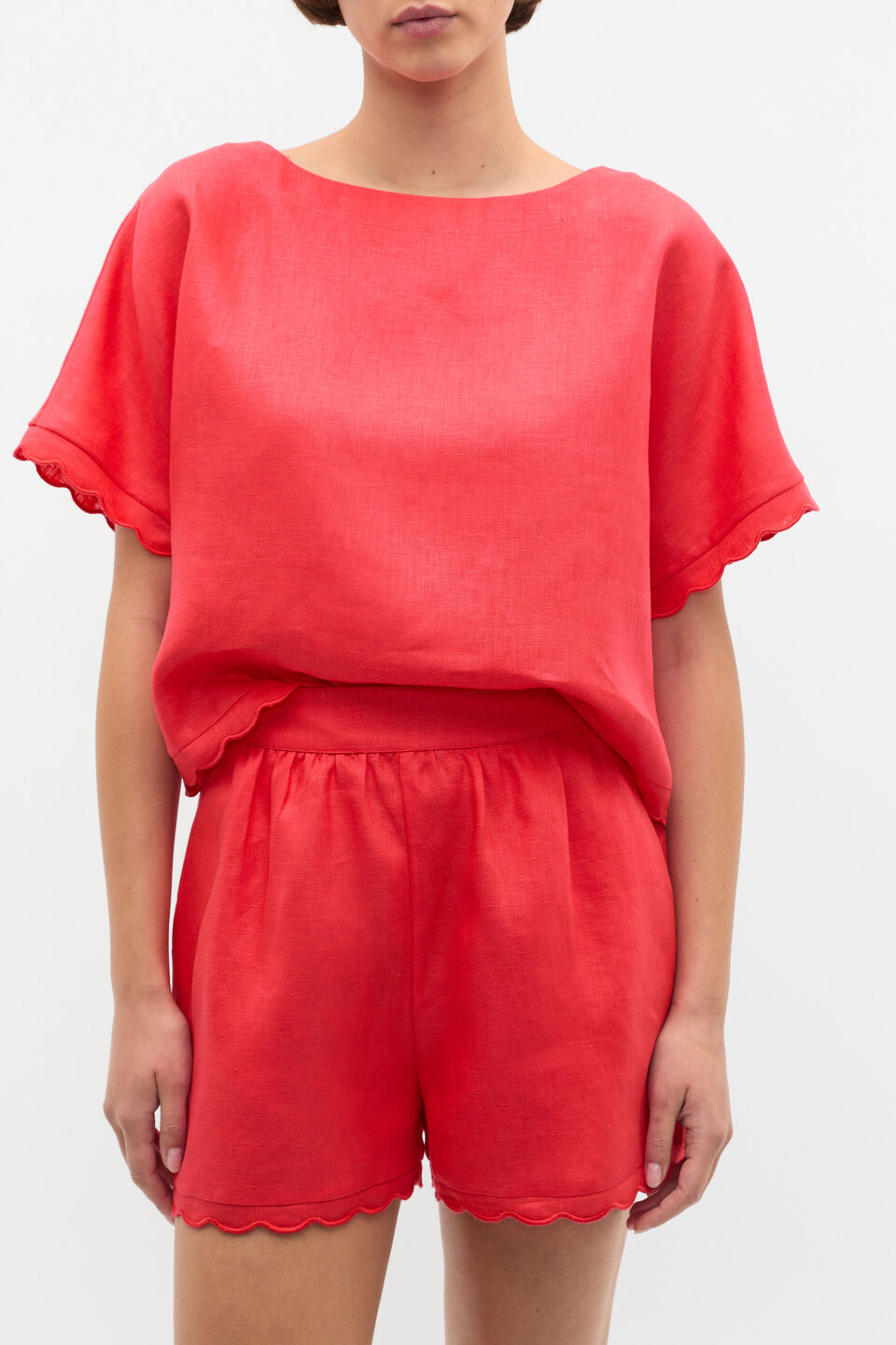 Linen Wave Scallop Short  Electric Crimson