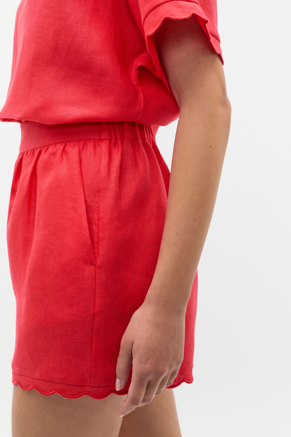 Linen Wave Scallop Short  Electric Crimson