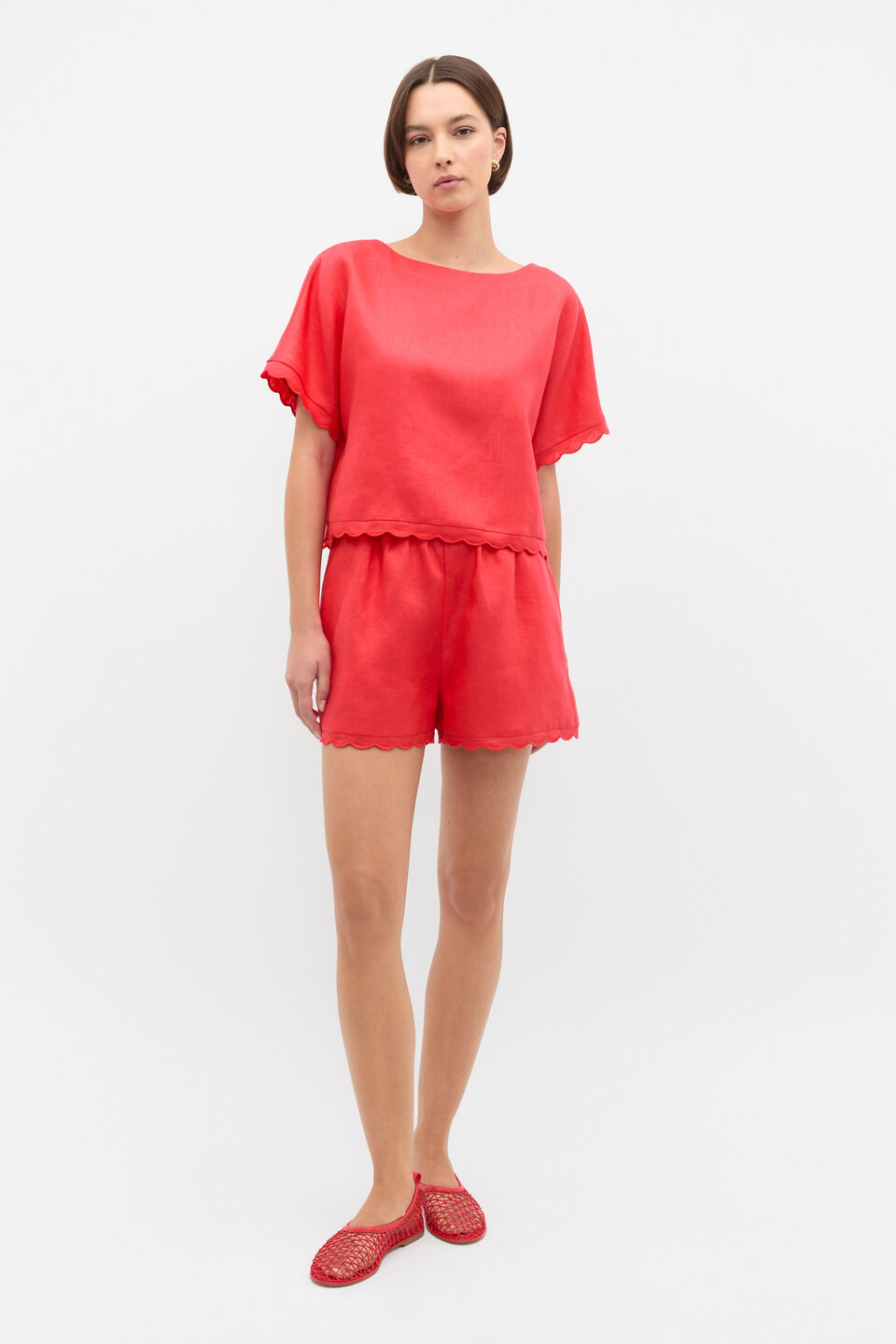 Linen Wave Scallop Short  Electric Crimson