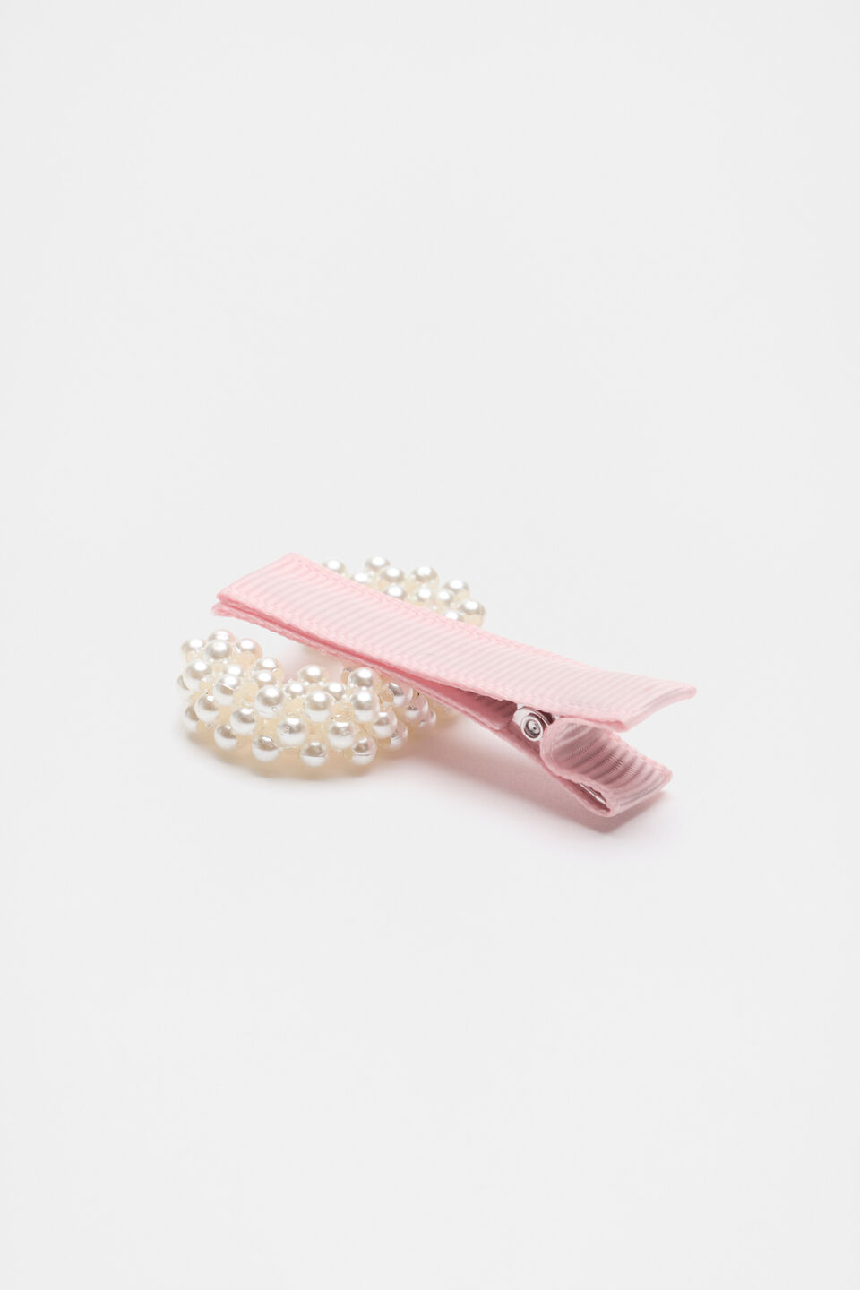 Initial Pearl Duck Clip  C
