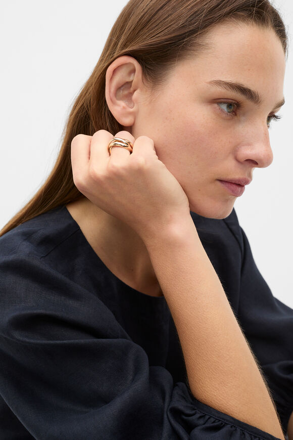 Interlinked Ring  Gold  hi-res