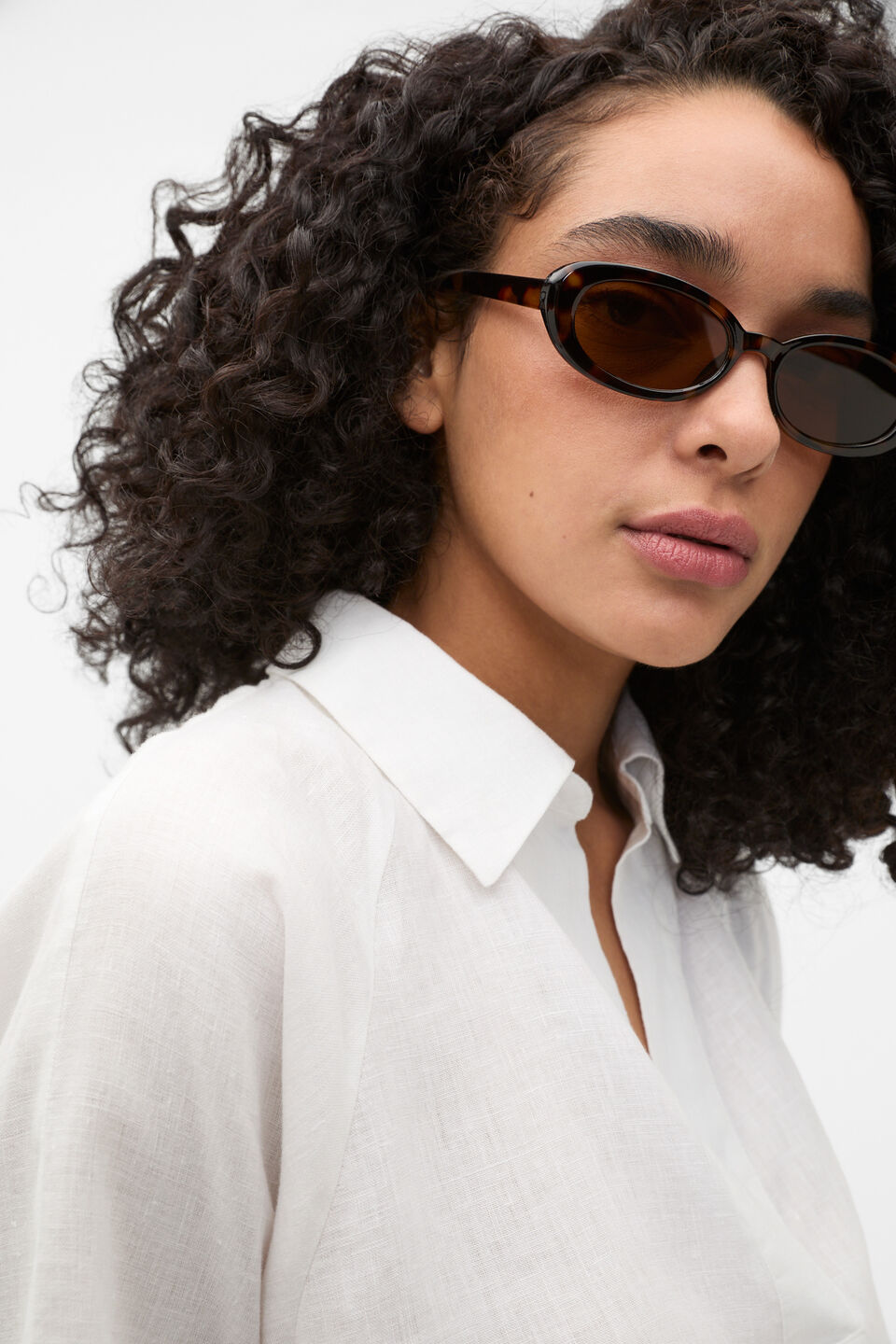 Sadie Oval Sunglasses  Dark Tort